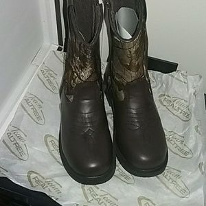 Boys boots